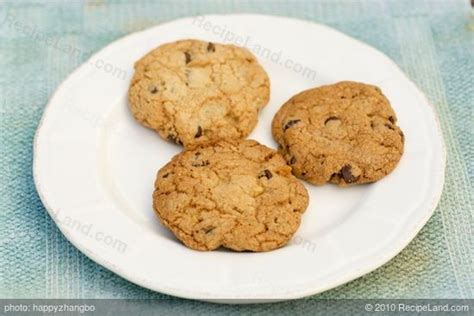 low-calorie-low-fat-chocolate-chip-cookies-revised image
