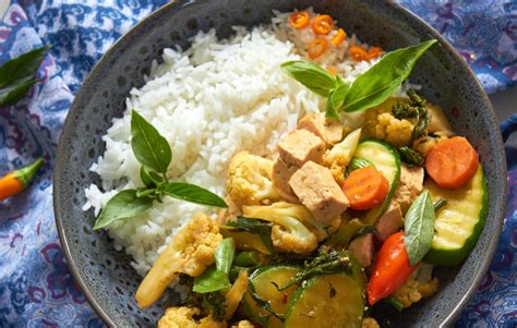 thai-style-basil-and-chili-stir-fry-delightful-vegans image