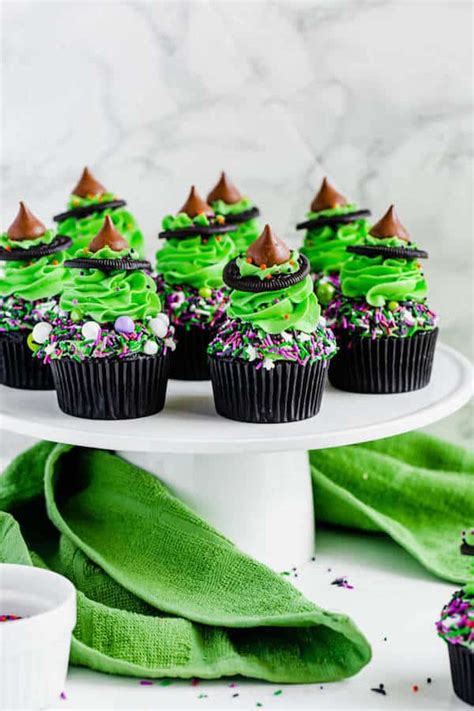 witch-hat-cupcakes-queenslee-apptit-easy image