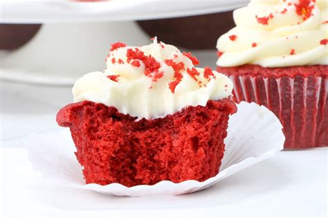 red-velvet-cupcake-w-cream-cheese-frosting-divas image