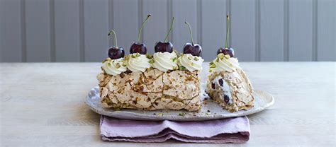 manons-pistachio-meringue-the-great-british-bake-off image