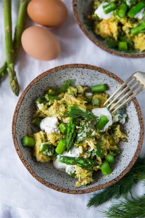 scrambled-eggs-with-asparagus-leeks-chvre-and-dill image