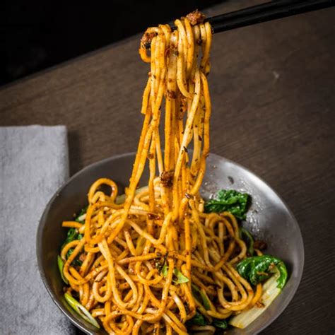 dan-dan-mian-sichuan-noodles-with-chili-sauce-and image