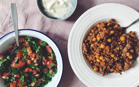 crispy-lamb-mince-and-chickpeas-with-herb-salad image
