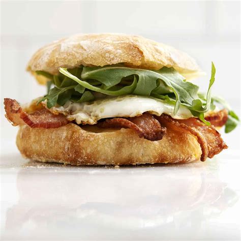 english-muffin-breakfast-sandwich-with-bacon-fried-egg image