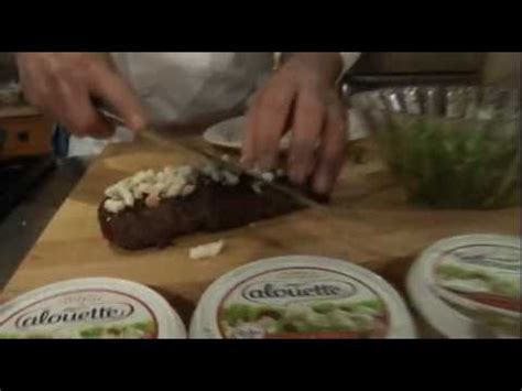 grilled-ny-strip-steak-salad-with-fresh-goat-cheese image