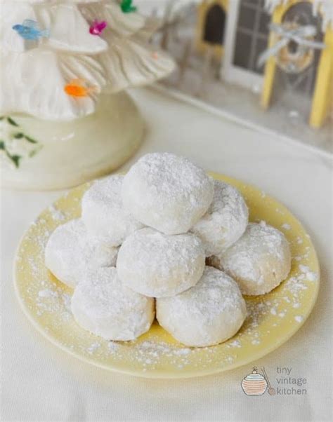 old-fashioned-lemon-snowdrop-cookies-tiny image