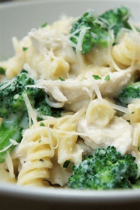 chicken-and-broccoli-pasta-cook2eatwell image