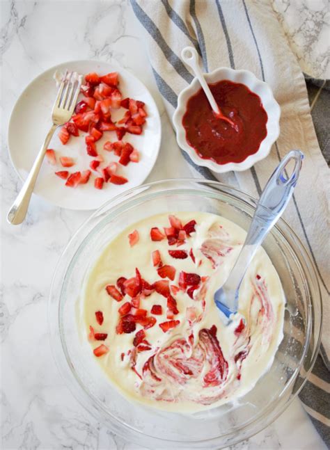 easy-eggless-strawberry-ice-cream-without-an-ice-cream image