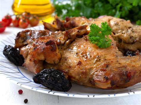 lapin-aux-pruneaux-rabbit-with-prunes-recipe-the image