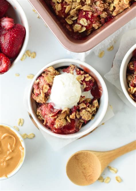 strawberry-crumble-the-best-strawberry-crisp-the image