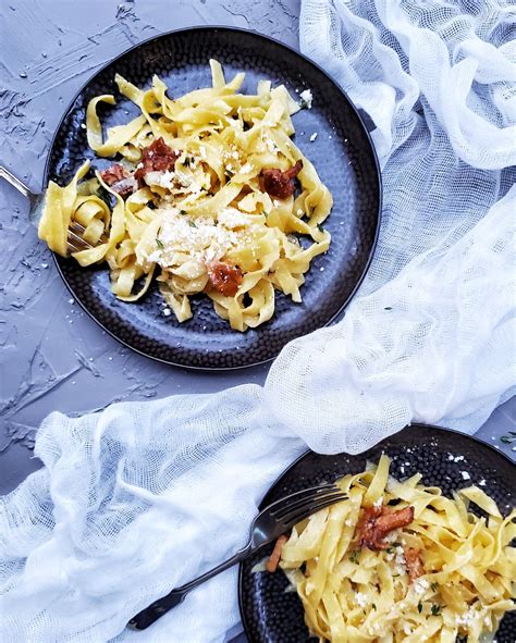 creamy-pasta-with-chanterelle-mushrooms-scrambled image