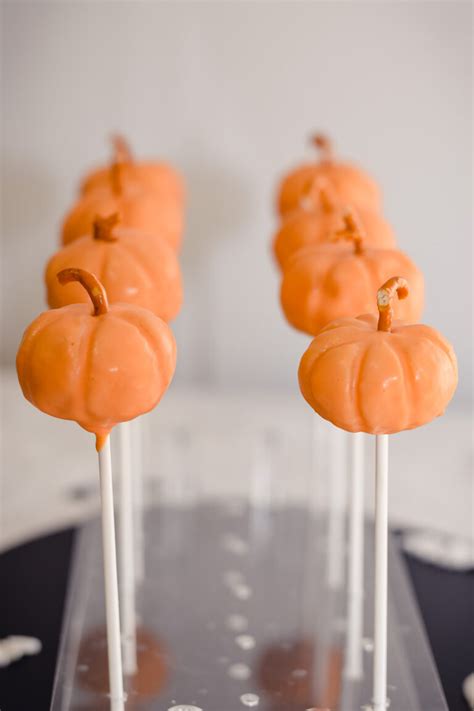 pumpkin-cake-pops-recipe-vanilla-or-pumpkin-spice image