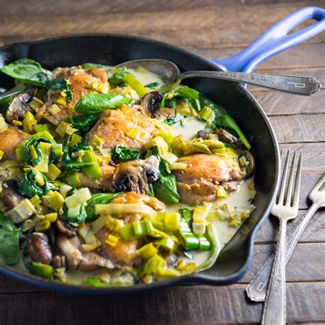 chicken-leeks-and-spinach-in-a-creamy-wine-sauce image