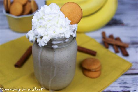 healthy-banana-pudding-smoothie-recipe-running-in-a image