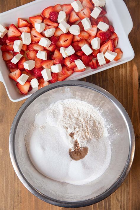 strawberry-cream-cheese-cobbler-recipe-dinner image