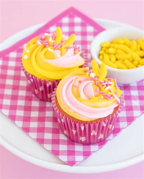 easy-strawberry-banana-cupcakes-recipe-swirl-frosting image