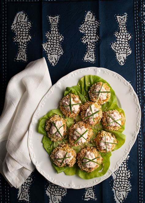 crabcakes-with-roasted-red-pepper-aioli-tammy-circeo image