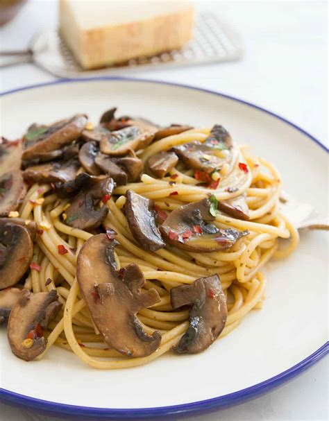 15-minute-garlic-mushroom-pasta-no-cream image