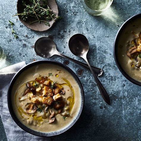 vegan-cream-of-mushroom-soup-with-garlic-herb image