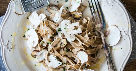pasta-with-mushrooms-and-truffle-oil image