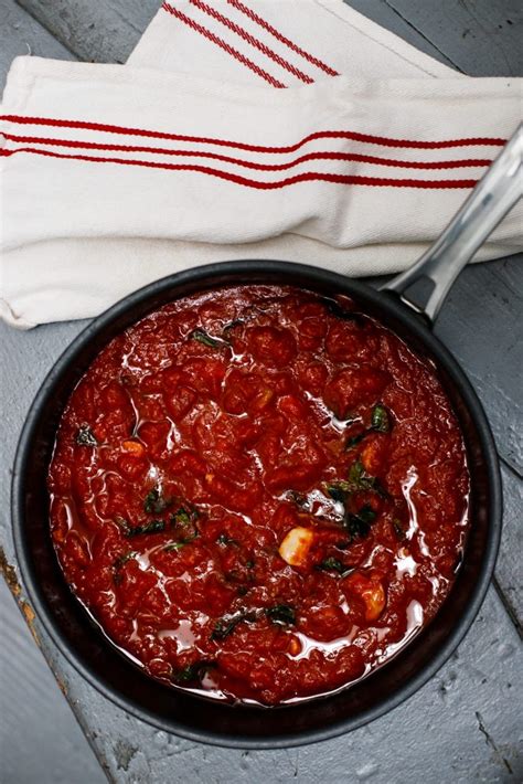 pomodoro-e-basilico-tomato-basil-sauce-recipe-mutti-us image