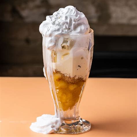 this-apple-crumble-sundae-is-so-sweet-youll-melt image