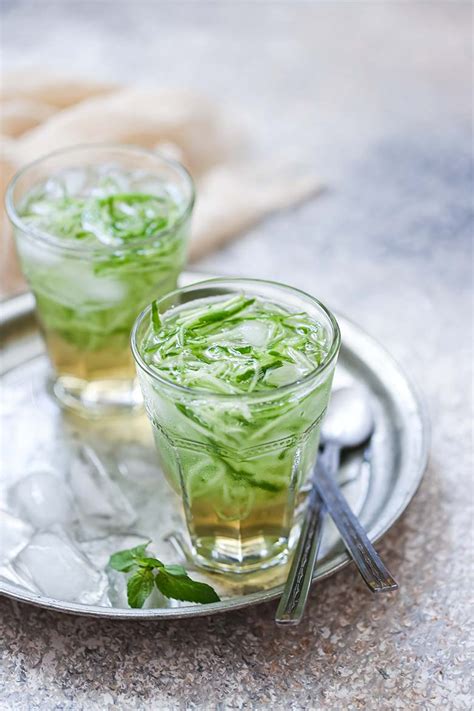 persian-mint-vinegar-syrup-recipe-sekanjabin image