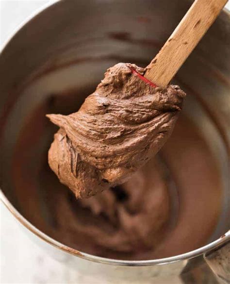 chocolate-buttercream-frosting-recipetin-eats image