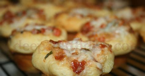 bite-size-bacon-and-tomato-biscuit-cups-with-basil-deep image