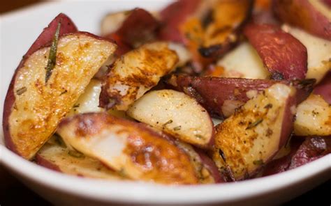 roasted-rosemary-red-potatoes-umami image