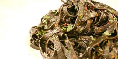 squid-ink-pasta-with-garlic-and-olive-oil-food image