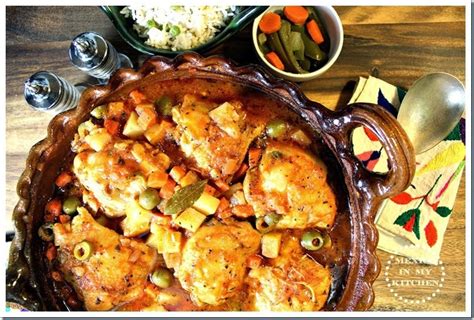 chicken-veracruz-style-pollo-a-la-veracruzana-mexican image