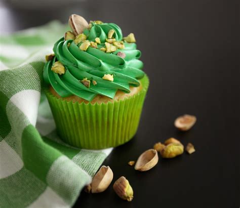 st-patricks-day-pistachio-cupcakes-heart-of-the-desert image