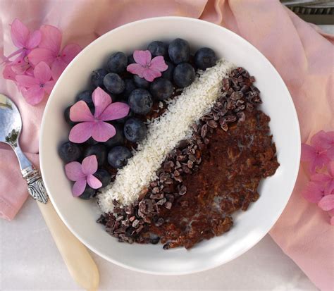creamy-chocolate-coconut-porridge-rosanna image