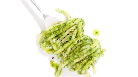 spaghetti-with-parsley-pesto-recipe-bon image