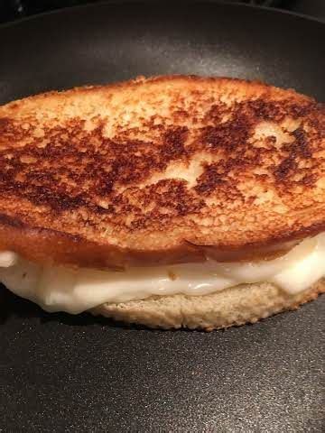 bonnies-grilled-cheese-and-pear-sandwich image