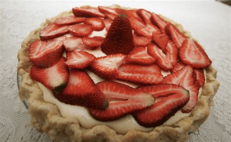 strawberry-pizza-dessert-recipe-countertop-pizza-oven image