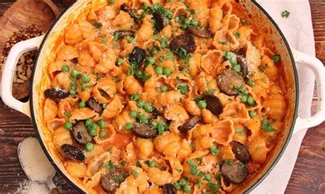 pasta-with-vodka-sauce-sausage-and-peas-laura-in image