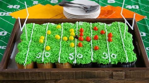pull-apart-touchdown-cupcakes-food-lion image