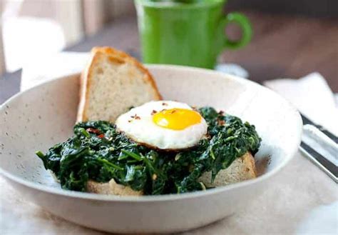 easy-creamed-spinach-breakfast-bowls-with-sunny-egg image