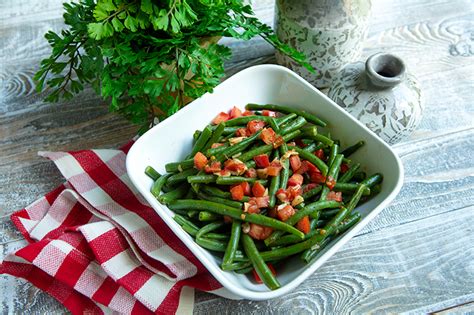 green-beans-with-garlic-tomatoes-italian-food image