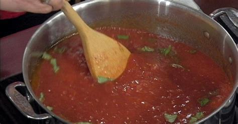 tomato-and-basil-sauce-salsa-di-pomodoro-e-basilico image