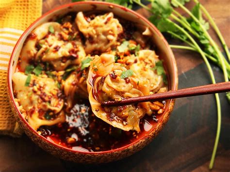 suanla-chaoshou-sichuan-style-wontons-in-hot-and image