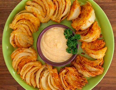 blooming-onion-wedges-and-dip-12-tomatoes image