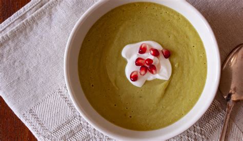 avocado-soup-enjoy-it-hot-or-cold-giangis-kitchen image