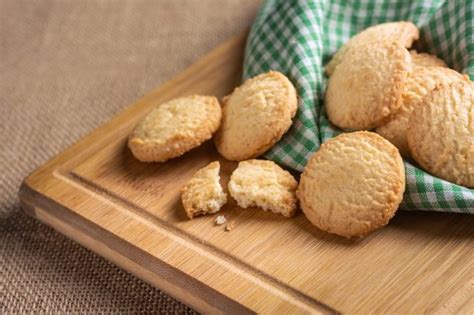 how-to-make-crunchy-biscuits-recipe-and-mistakes-to image
