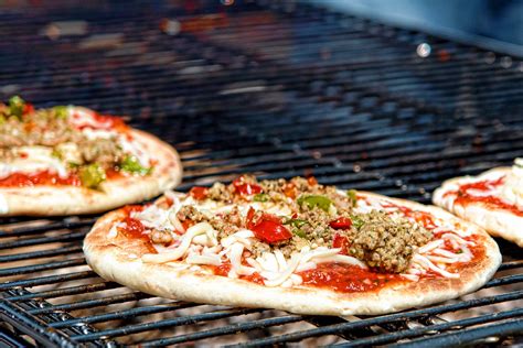 how-to-grill-pizza-plus-a-vegan-grilled-pizza image