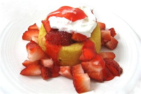 low-calorie-fresh-strawberry-shortcake-4-ingredients image