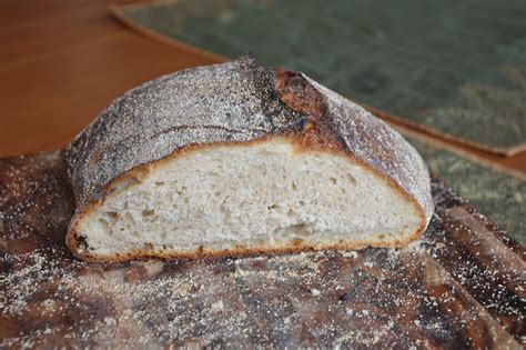 jim-laheys-pane-integrale-semi-whole-wheat-bread image